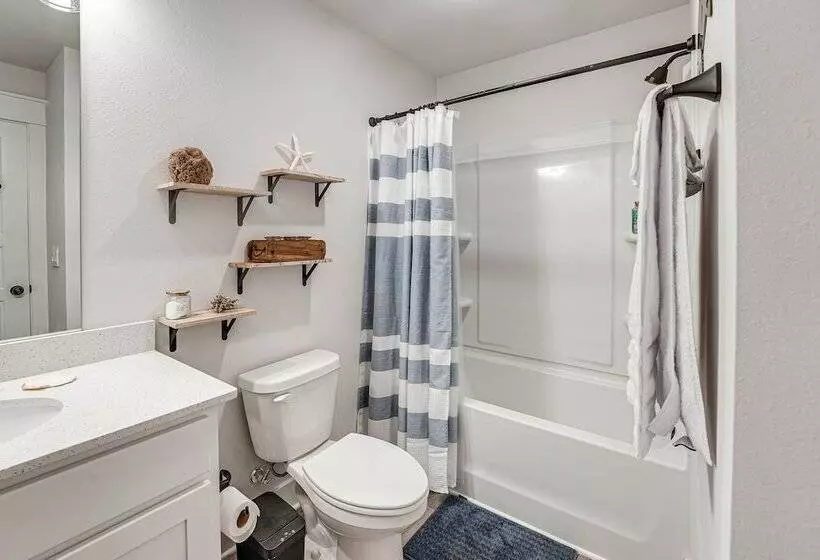 Peaceful Carrabelle Home W/ Pool & Beach Access!