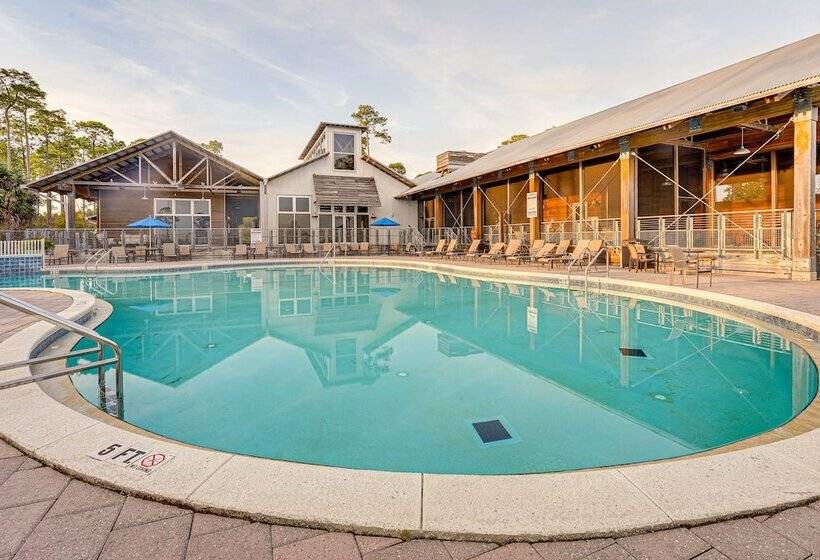 Peaceful Carrabelle Home W/ Pool & Beach Access!