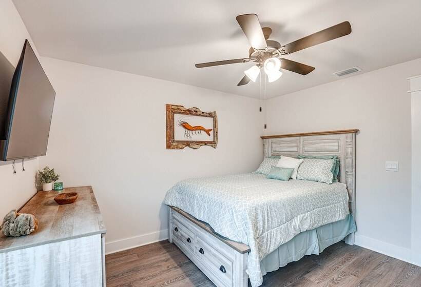 Peaceful Carrabelle Home W/ Pool & Beach Access!