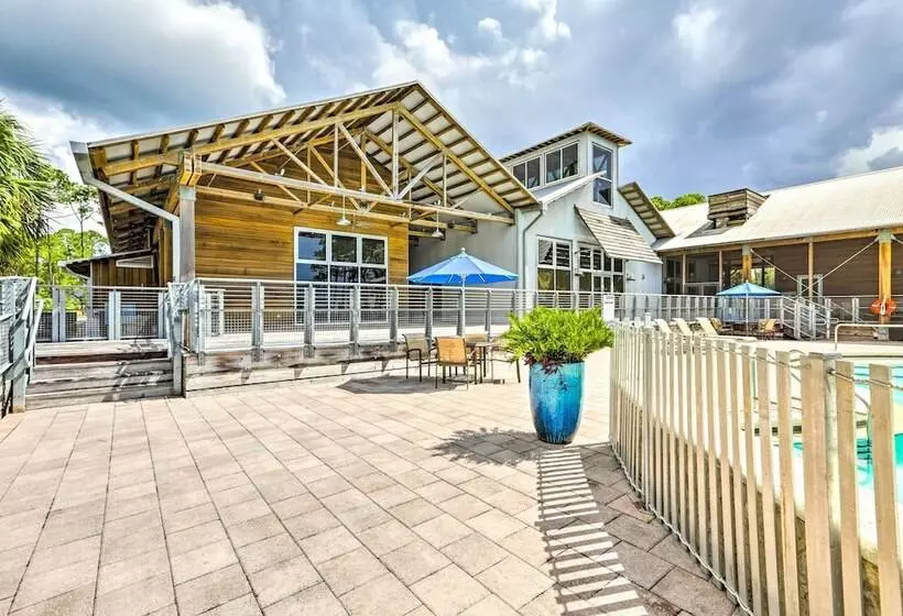 Peaceful Carrabelle Home W/ Pool & Beach Access!