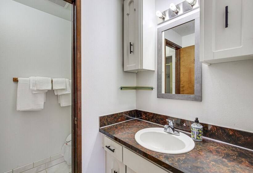 Peaceful Gresham Home W/ Grill: 2 Mi To Downtown