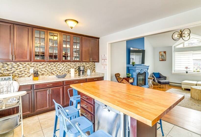 Poconos Home W/ Private Pool, Hot Tub & Sauna!