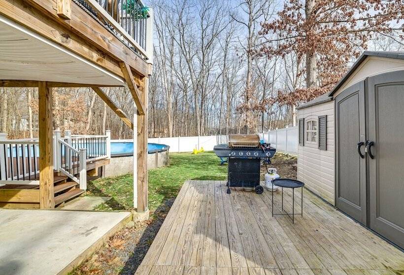 Poconos Home W/ Private Pool, Hot Tub & Sauna!