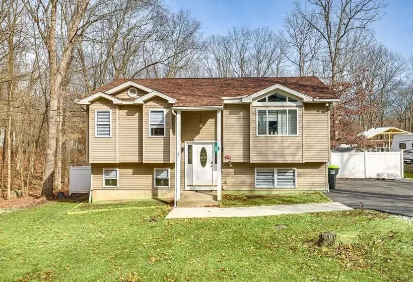 Poconos Home W/ Private Pool, Hot Tub & Sauna!