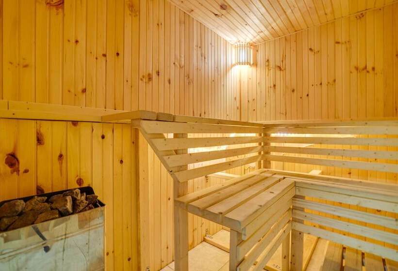 Poconos Home W/ Private Pool, Hot Tub & Sauna!