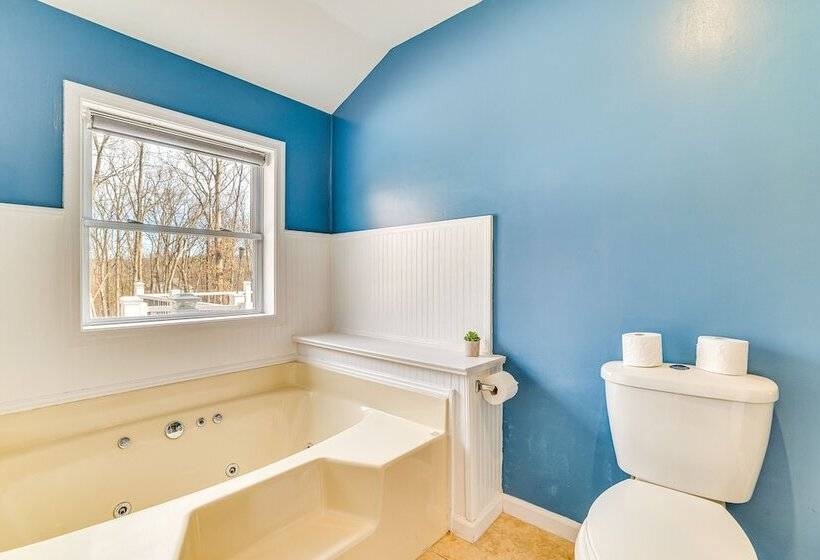 Poconos Home W/ Private Pool, Hot Tub & Sauna!