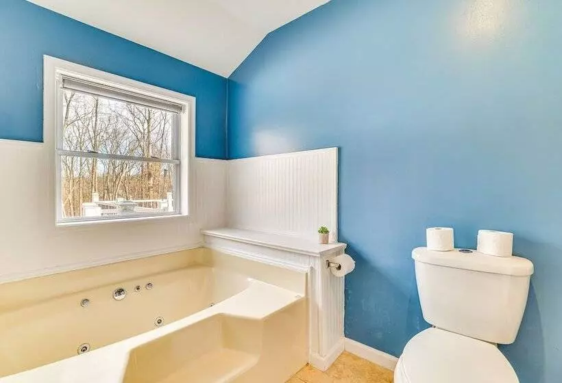 Poconos Home W/ Private Pool, Hot Tub & Sauna!