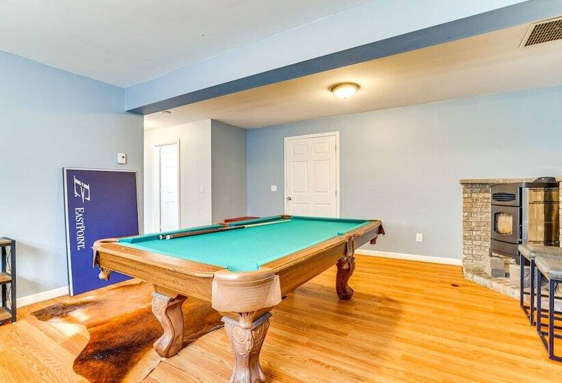 Poconos Home W/ Private Pool, Hot Tub & Sauna!