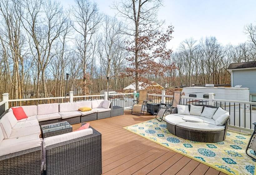 Poconos Home W/ Private Pool, Hot Tub & Sauna!