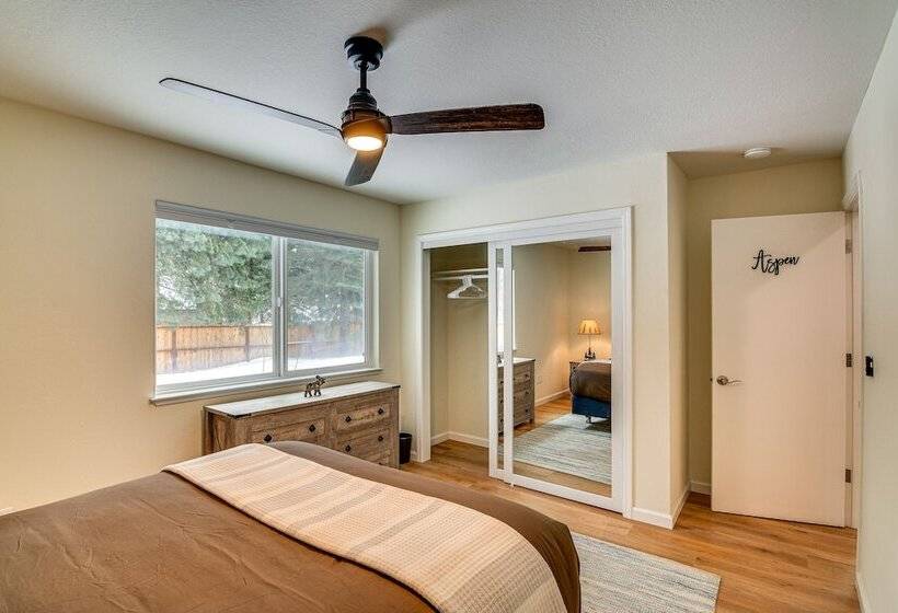 Serene Nevada Retreat W/ Deck, Grill & Hot Tub!