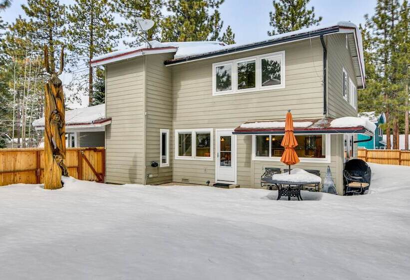 Serene Nevada Retreat W/ Deck, Grill & Hot Tub!