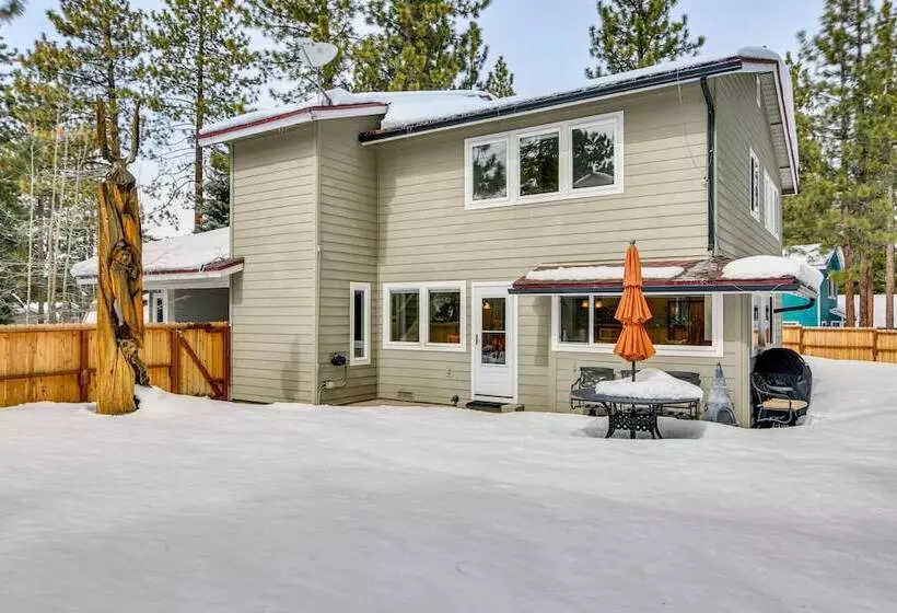 Serene Nevada Retreat W/ Deck, Grill & Hot Tub!