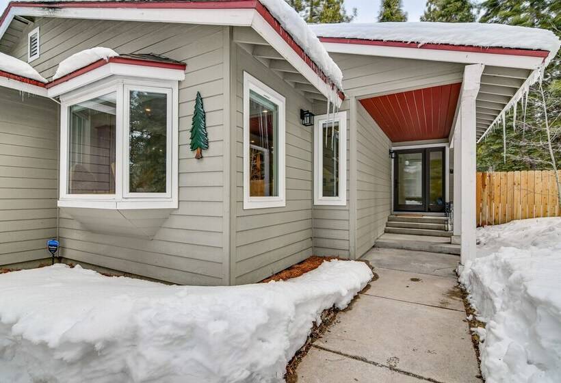 Serene Nevada Retreat W/ Deck, Grill & Hot Tub!