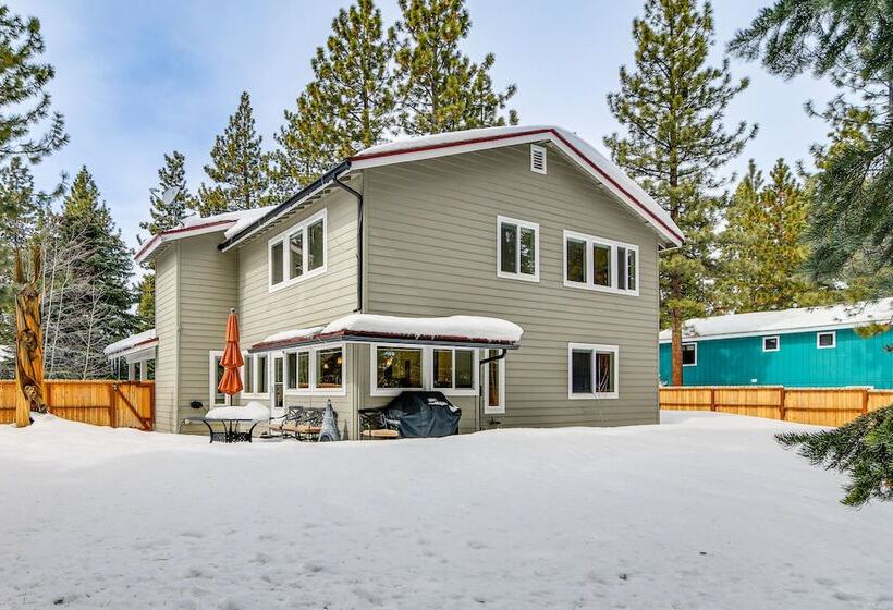 Serene Nevada Retreat W/ Deck, Grill & Hot Tub!