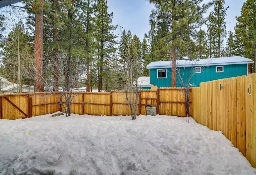 Serene Nevada Retreat W/ Deck, Grill & Hot Tub!