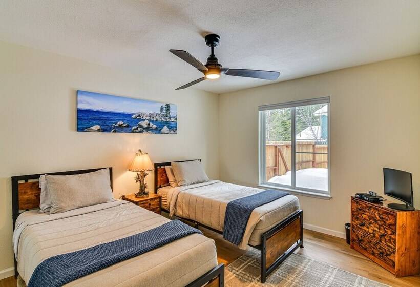 Serene Nevada Retreat W/ Deck, Grill & Hot Tub!