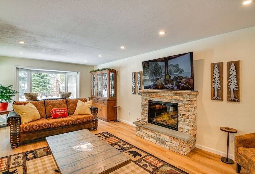 Serene Nevada Retreat W/ Deck, Grill & Hot Tub!