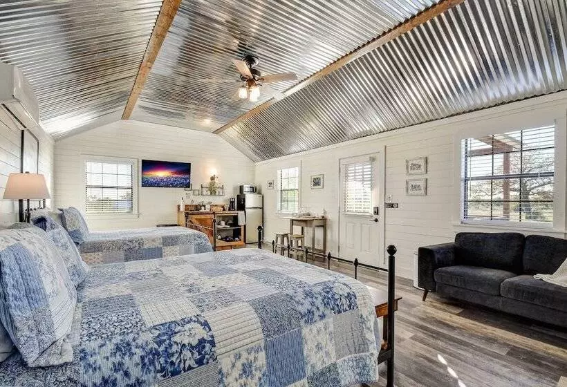 Bonny Bluebonnets Cottage With Stunning Hill Country Views