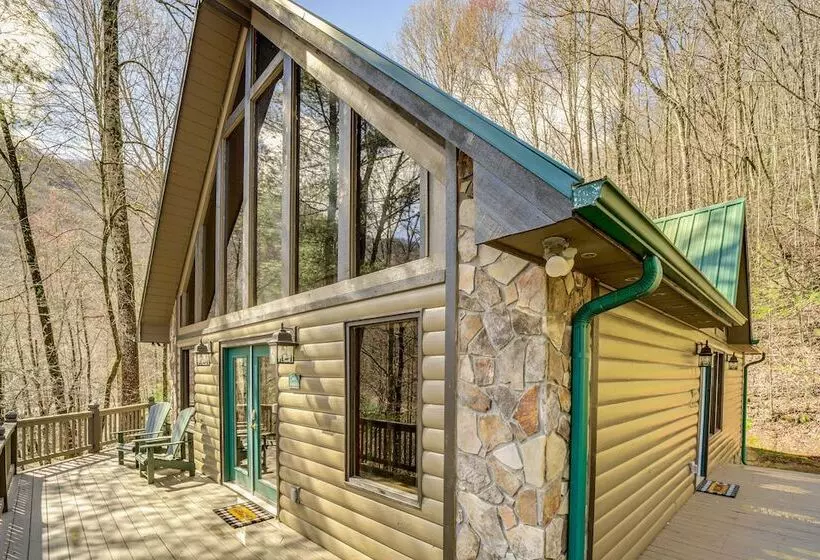 Bryson City Cabin W/ Stunning Views & Hot Tub!