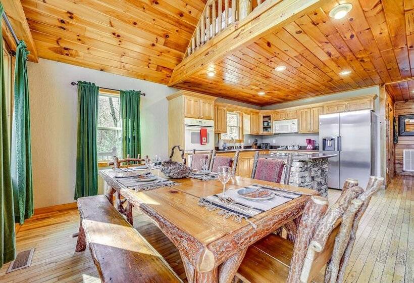 Bryson City Cabin W/ Stunning Views & Hot Tub!
