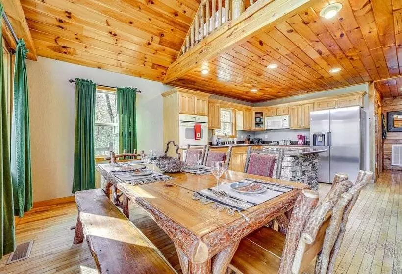 Bryson City Cabin W/ Stunning Views & Hot Tub!