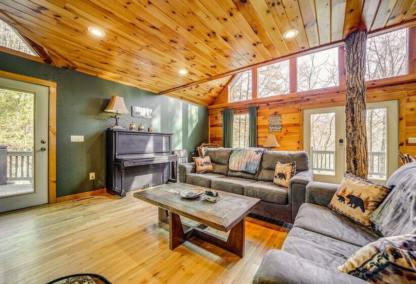 Bryson City Cabin W/ Stunning Views & Hot Tub!