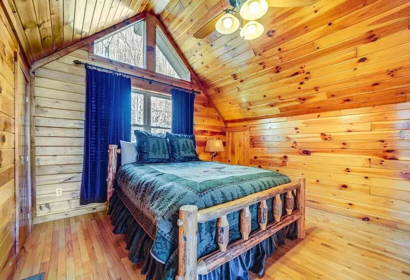 Bryson City Cabin W/ Stunning Views & Hot Tub!