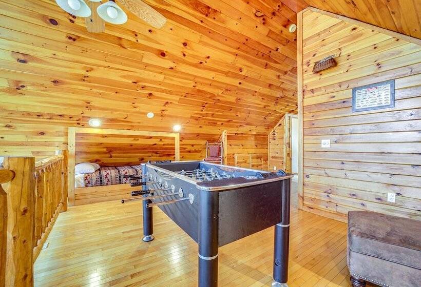 Bryson City Cabin W/ Stunning Views & Hot Tub!
