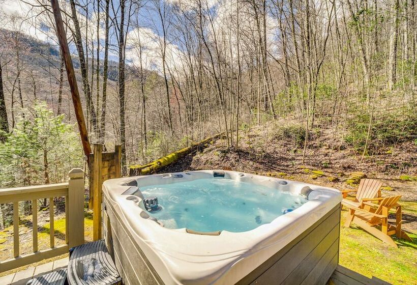 Bryson City Cabin W/ Stunning Views & Hot Tub!