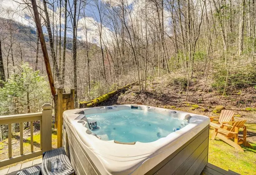 Bryson City Cabin W/ Stunning Views & Hot Tub!