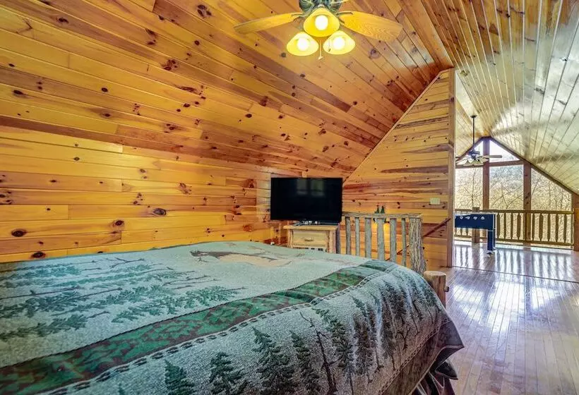 Bryson City Cabin W/ Stunning Views & Hot Tub!