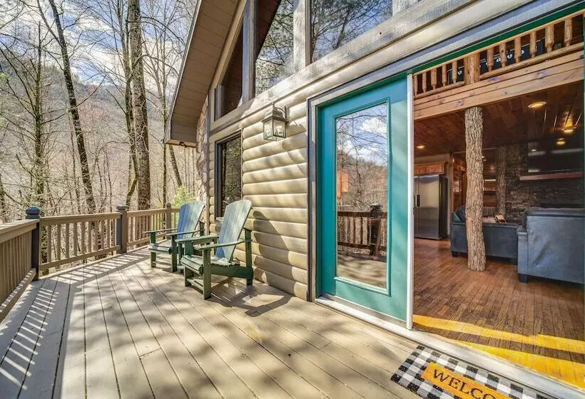 Bryson City Cabin W/ Stunning Views & Hot Tub!