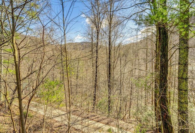 Bryson City Cabin W/ Stunning Views & Hot Tub!