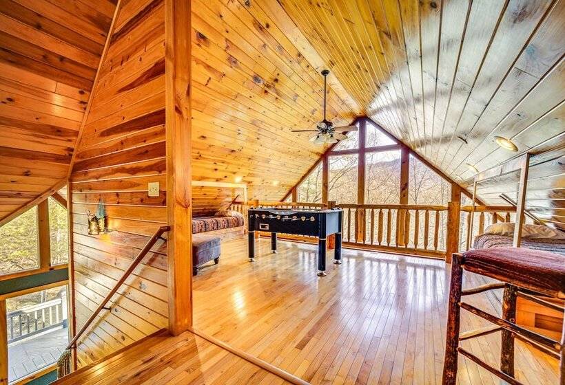 Bryson City Cabin W/ Stunning Views & Hot Tub!