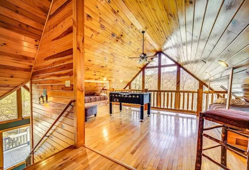Bryson City Cabin W/ Stunning Views & Hot Tub!