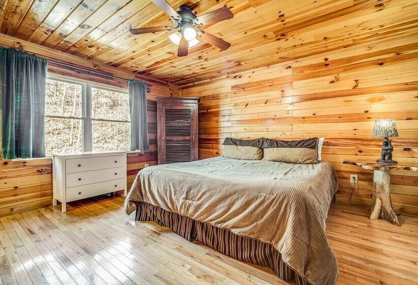 Bryson City Cabin W/ Stunning Views & Hot Tub!