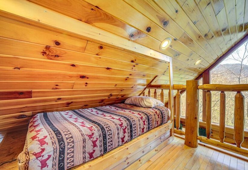 Bryson City Cabin W/ Stunning Views & Hot Tub!