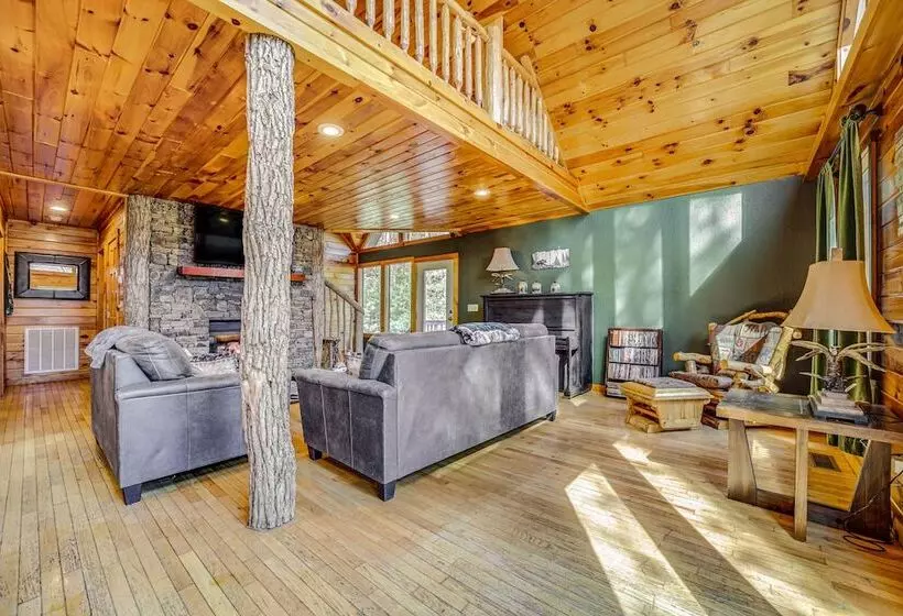 Bryson City Cabin W/ Stunning Views & Hot Tub!