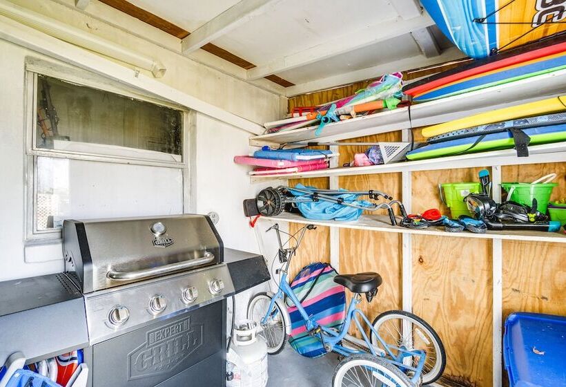 4 Mi To Beach: Charming Port Charlotte Home!