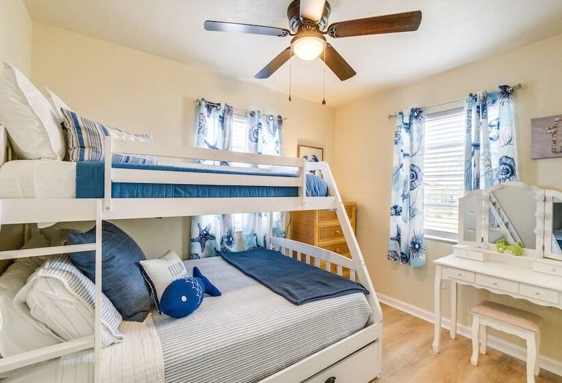 4 Mi To Beach: Charming Port Charlotte Home!