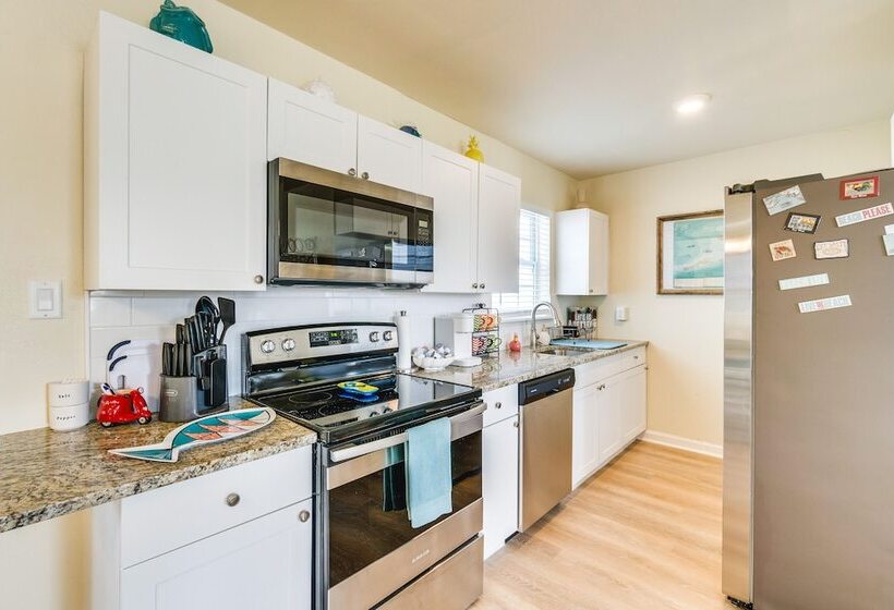 4 Mi To Beach: Charming Port Charlotte Home!