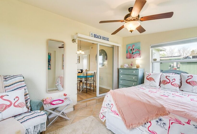 4 Mi To Beach: Charming Port Charlotte Home!