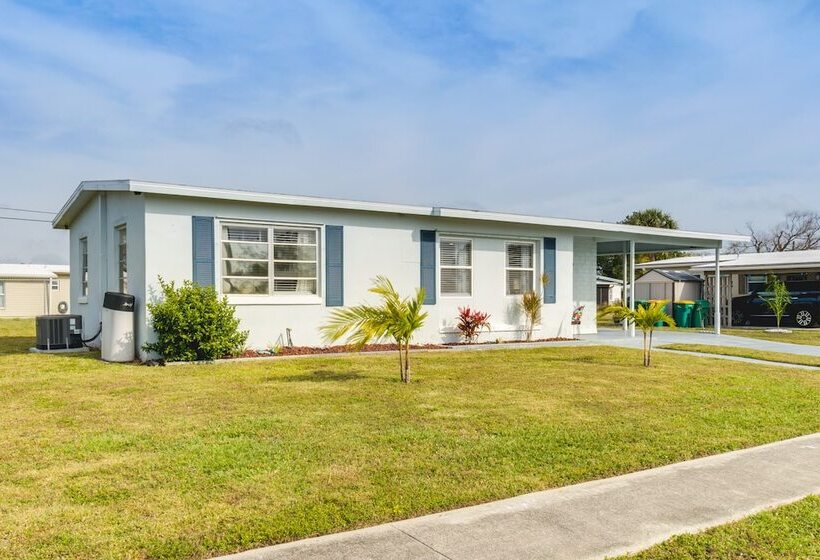 4 Mi To Beach: Charming Port Charlotte Home!