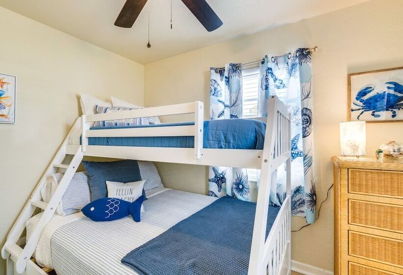 4 Mi To Beach: Charming Port Charlotte Home!