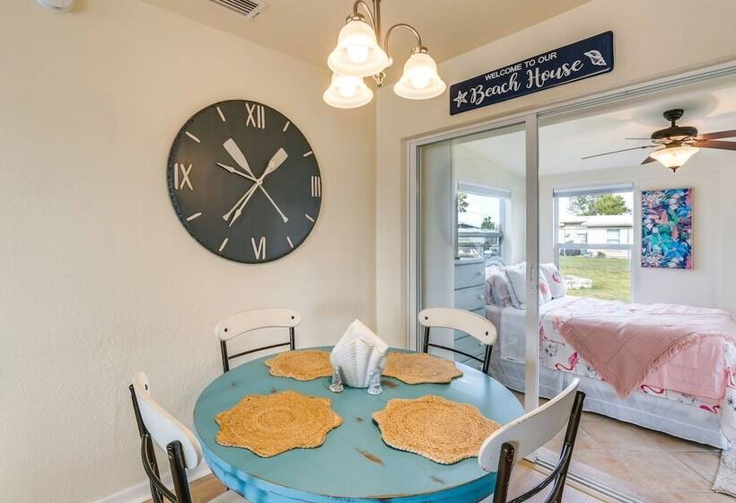 4 Mi To Beach: Charming Port Charlotte Home!