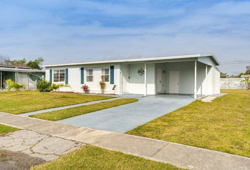 4 Mi To Beach: Charming Port Charlotte Home!