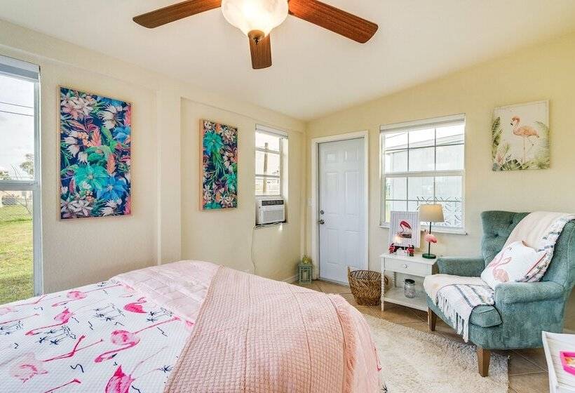 4 Mi To Beach: Charming Port Charlotte Home!