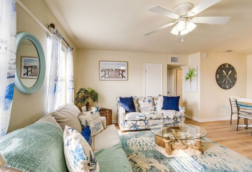 4 Mi To Beach: Charming Port Charlotte Home!