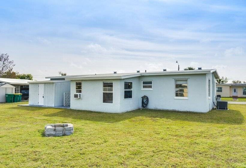 4 Mi To Beach: Charming Port Charlotte Home!