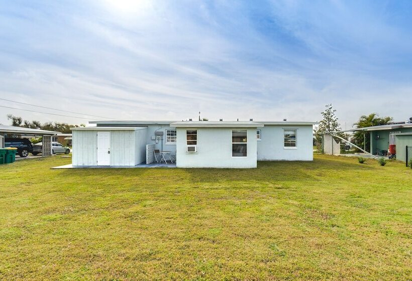 4 Mi To Beach: Charming Port Charlotte Home!